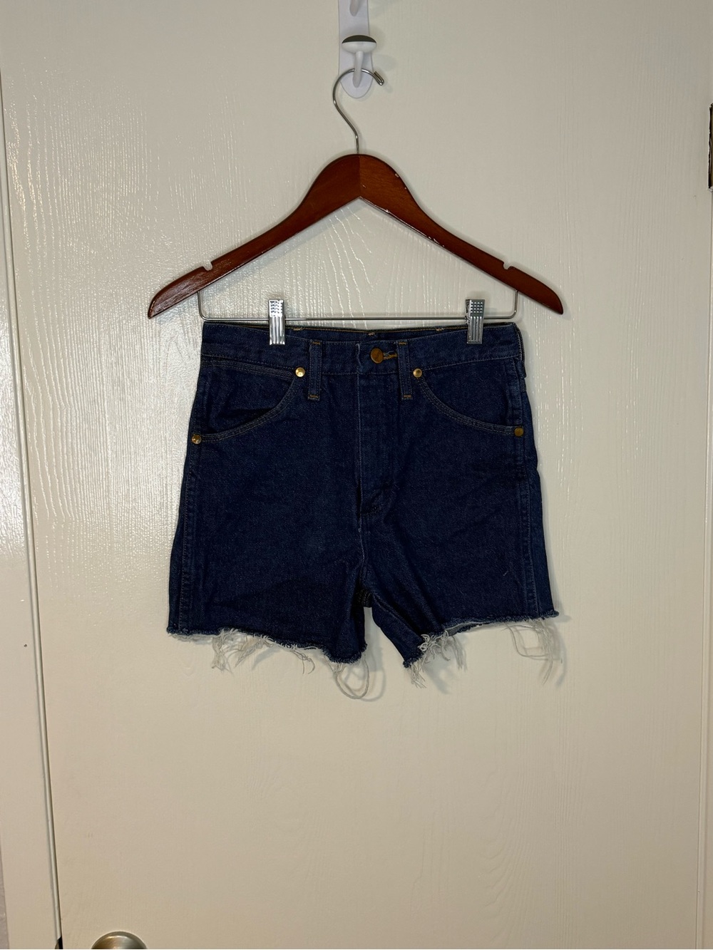 Wrangler Denim Cutoff Shorts Women’s Size 4 | Vintage Western Shorts